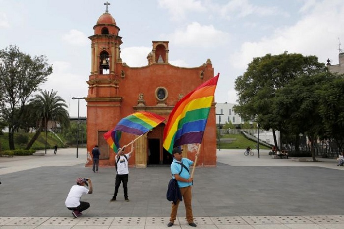 Mexican congressional committee rejects Pena Nieto`s bid to legalize gay marriage 